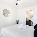 Updated 1Br Apartment Near Sunset Strip
