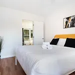 Updated 1Br Apartment Near Sunset Strip