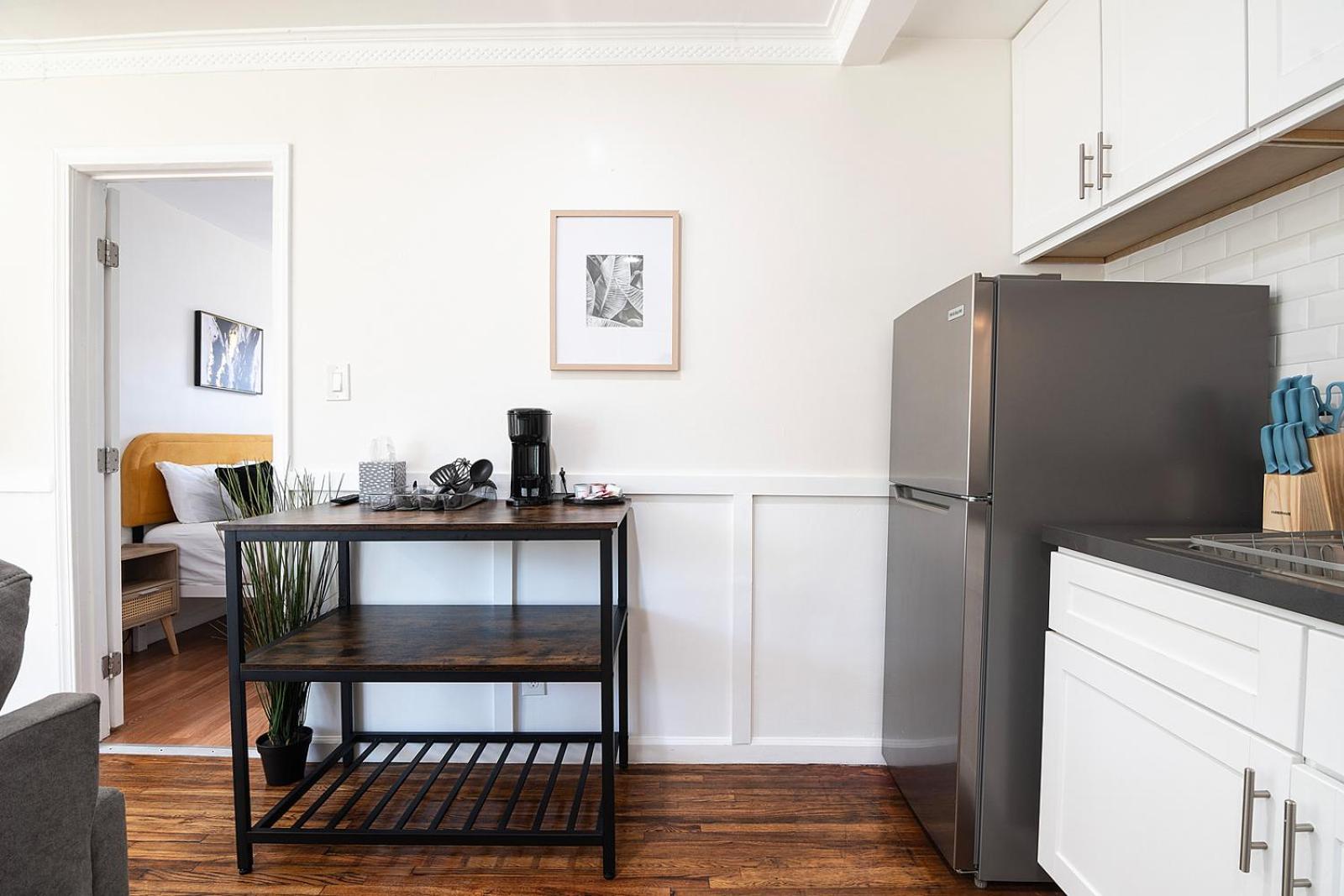 Updated 1br Near Sunset Strip Apartment *