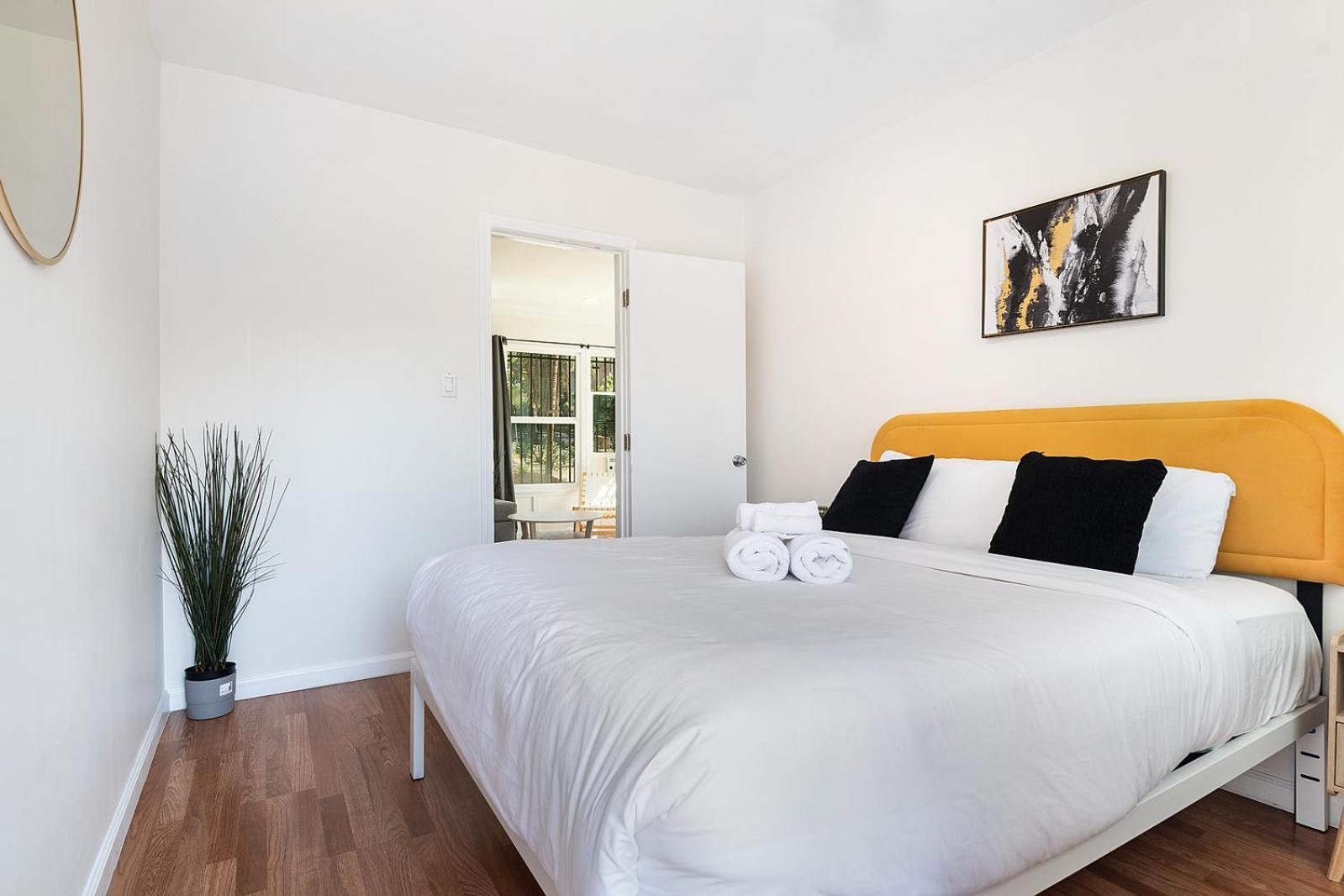 Apartment Updated 1br Near Sunset Strip